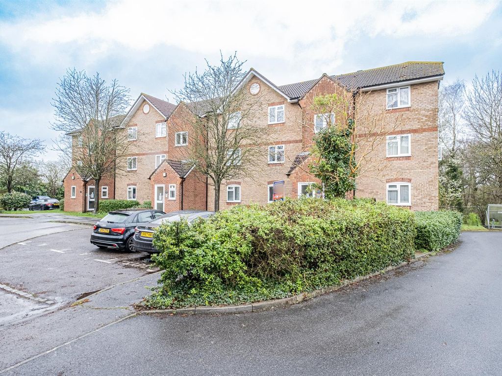 1 bed flat for sale in Wentworth Fields, Gainsborough Road, Hayes UB4