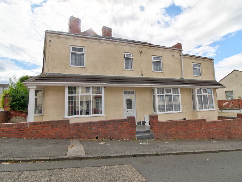 5 bed semidetached house for sale in Claughton Road, Dudley DY2, £