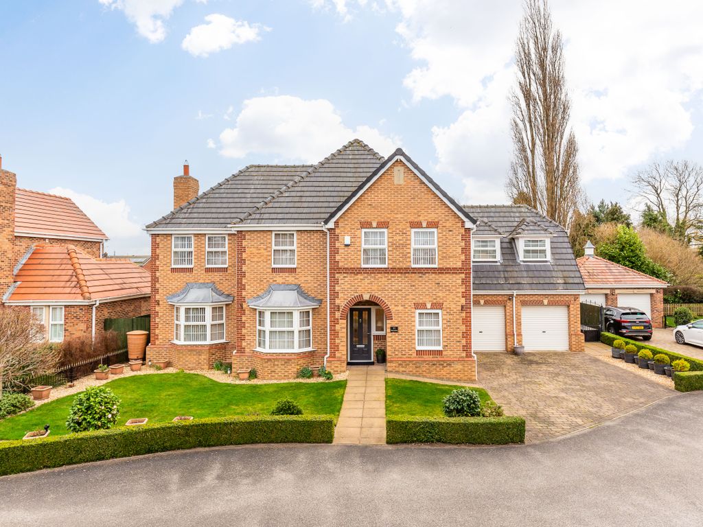 5 bed detached house for sale in Park Mews, Retford, Nottinghamshire