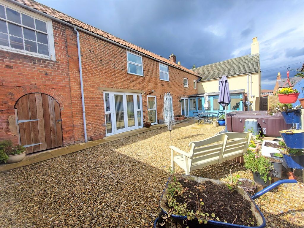5 bed semidetached house for sale in West Street, Bourne, Lincolnshire