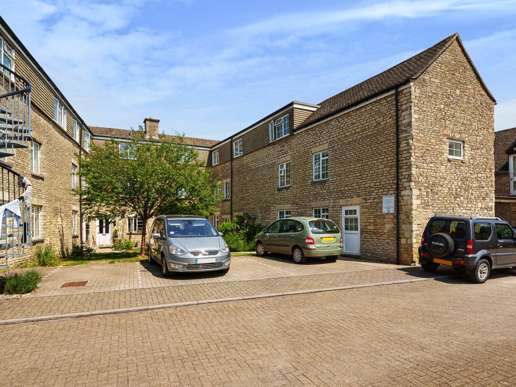 1 bed flat for sale in Gloucester Street, Cirencester, Gloucestershire