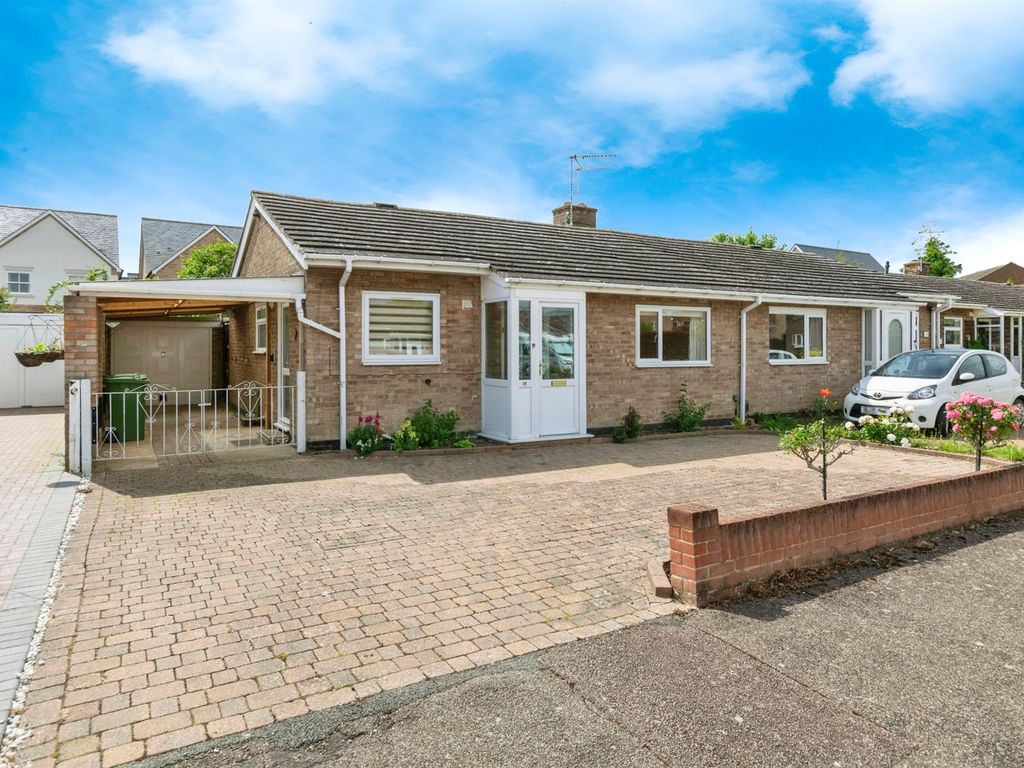 2 bed semidetached bungalow for sale in Carlton Rise, Melbourn