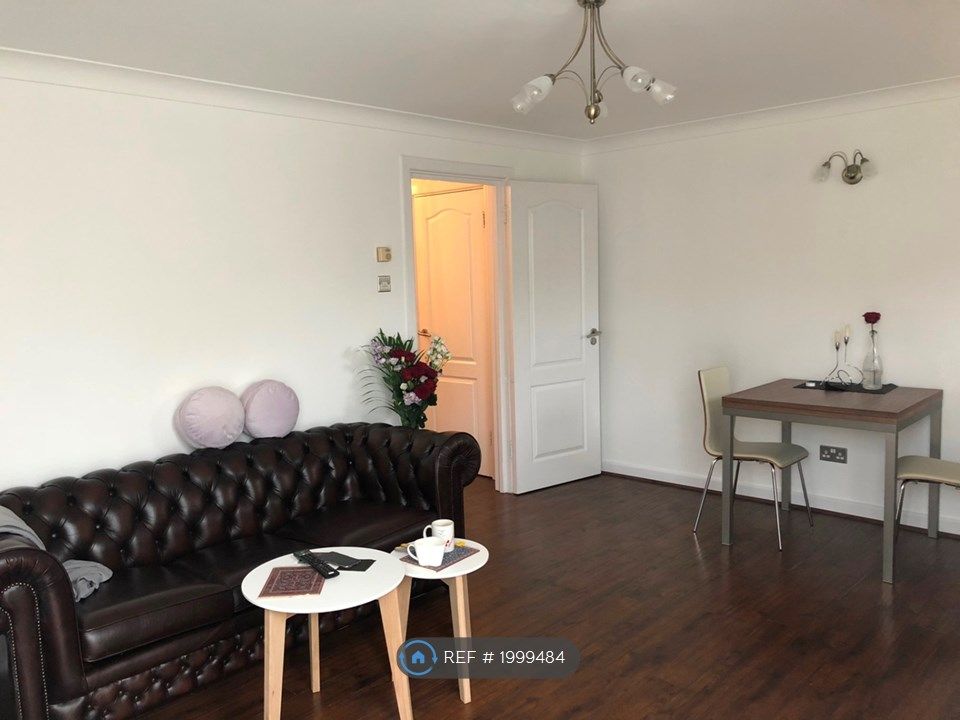 1 bed flat to rent in Grantham Court, London SE16, £1,850 pcm Zoopla