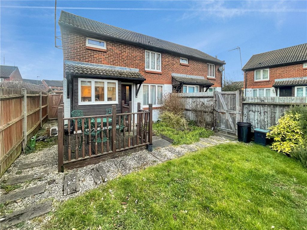 1 bed end terrace house for sale in Taylor Close, South Orpington, Kent