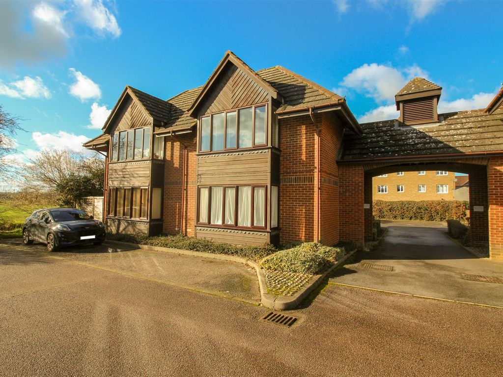 Studio to rent in Ladywell Prospect, Sawbridgeworth CM21, £800 pcm Zoopla