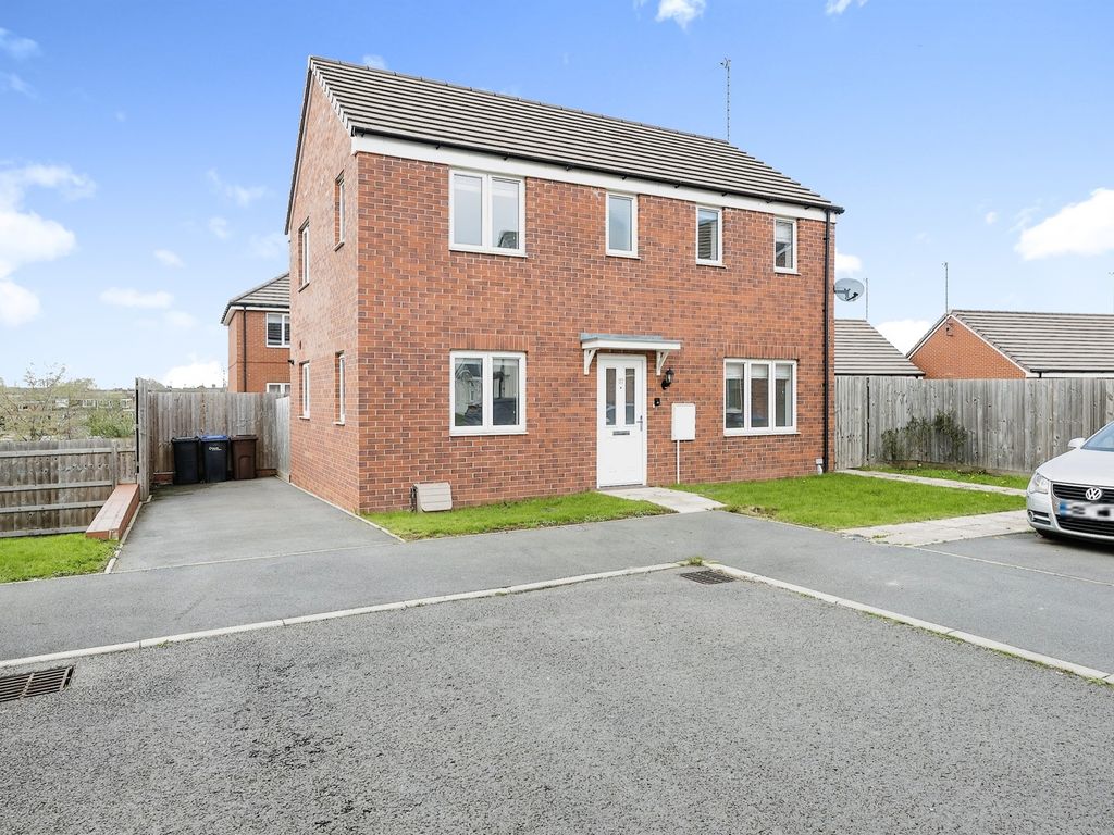 3 bed detached house for sale in Northfield Way, Kingsthorpe