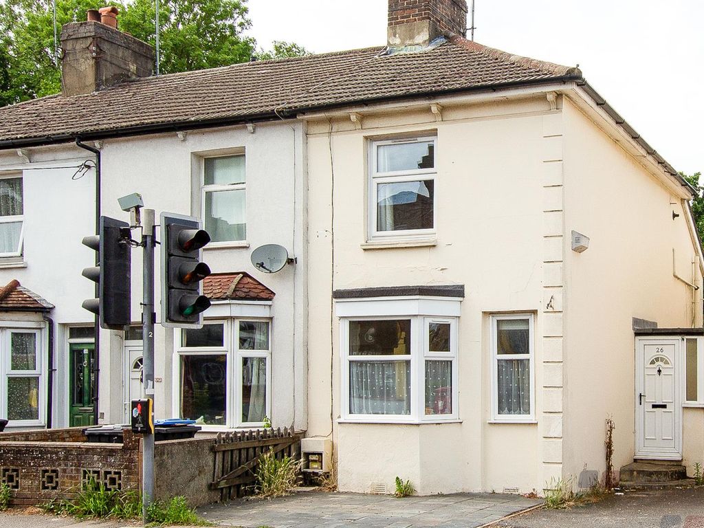 2 bed end terrace house for sale in Leylands Road, Burgess Hill RH15