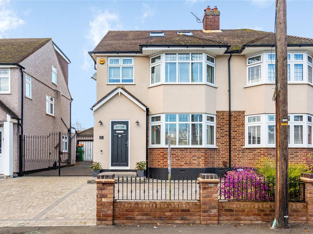 4 bed semidetached house for sale in Helmsdale Road, Rise Park RM1, £