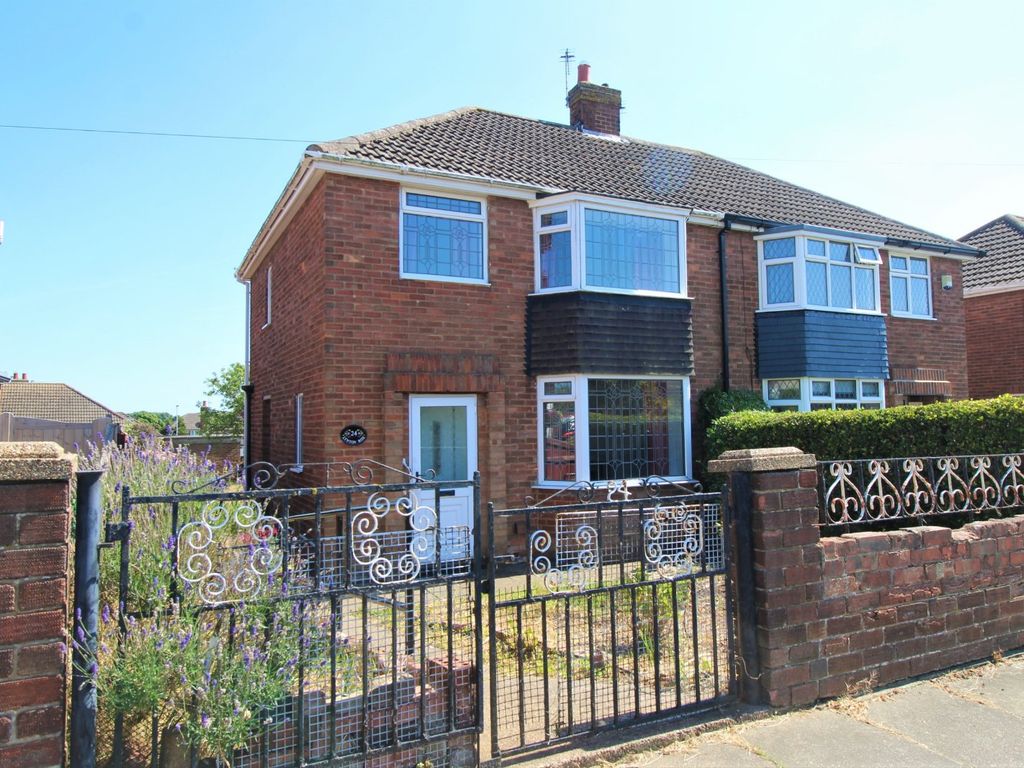 3 bed semidetached house for sale in Lynton Rise, Cleethorpes
