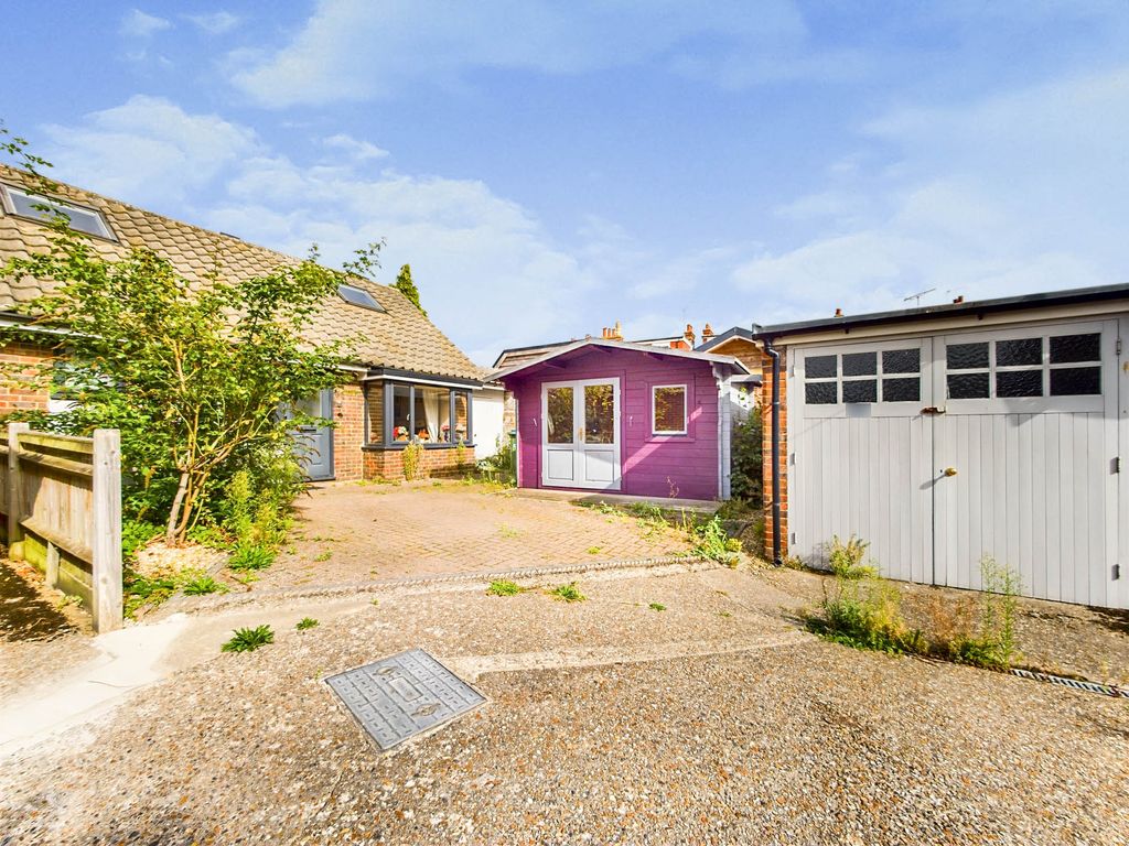 3 bed property for sale in Bedford Road, Horsham RH13, £425,000 Zoopla