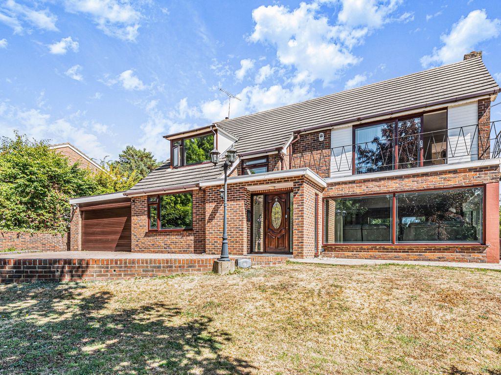 5 bed detached house for sale in New Lane Hill, Tilehurst, Reading RG30