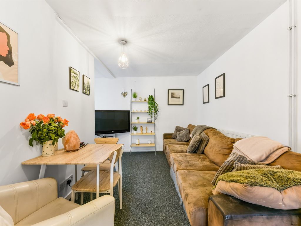 Frimley Close, Southfields, London SW19  