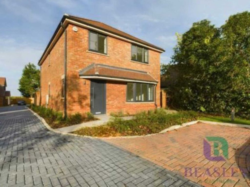 4 bed detached house for sale in Station Road, Bow Brickhill MK17, £