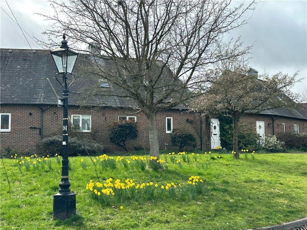 4 bed semidetached house for sale in Stour Walk, Throop Village