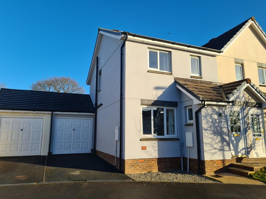 3 bed property for sale in Robin Drive, Launceston PL15 Zoopla