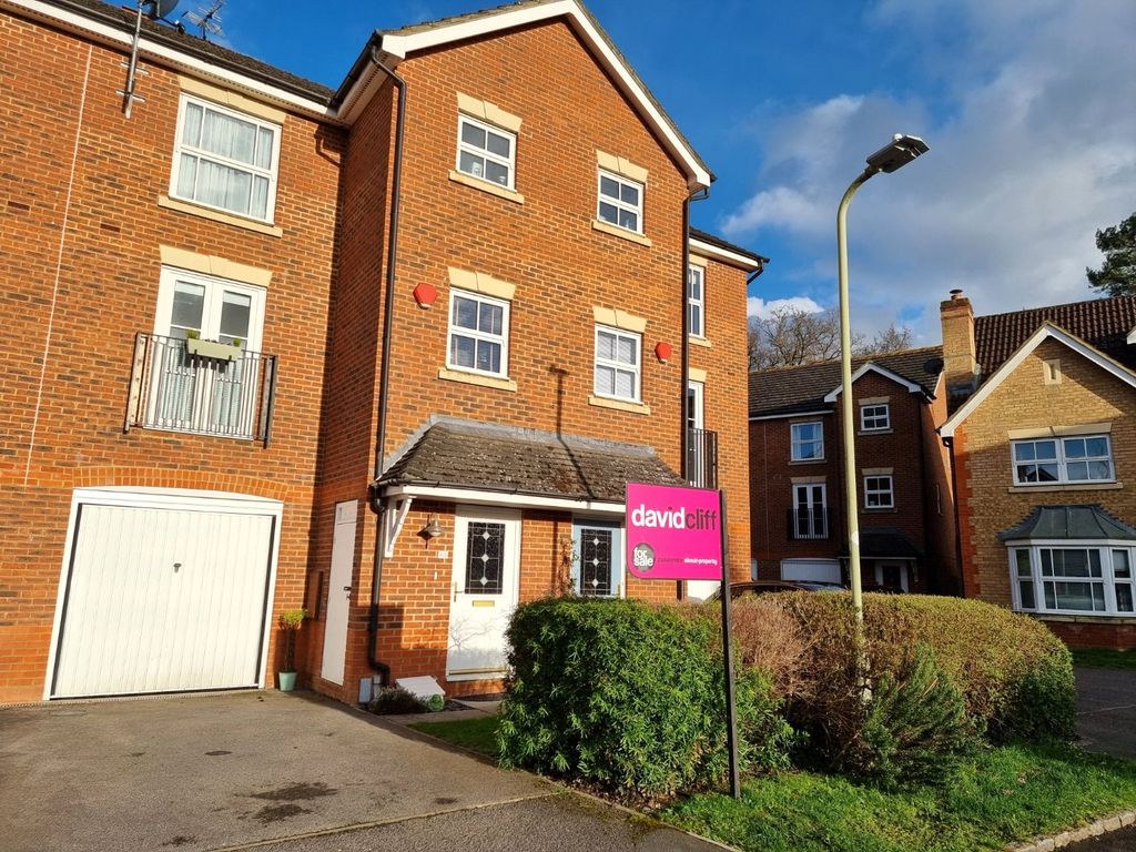 4 bed terraced house for sale in Attwood Drive, Arborfield, Berkshire