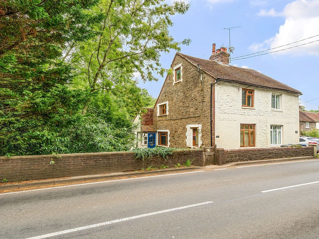 3 bed semidetached house for sale in Petworth Road, Chiddingfold, Godalming, Surrey GU8, £