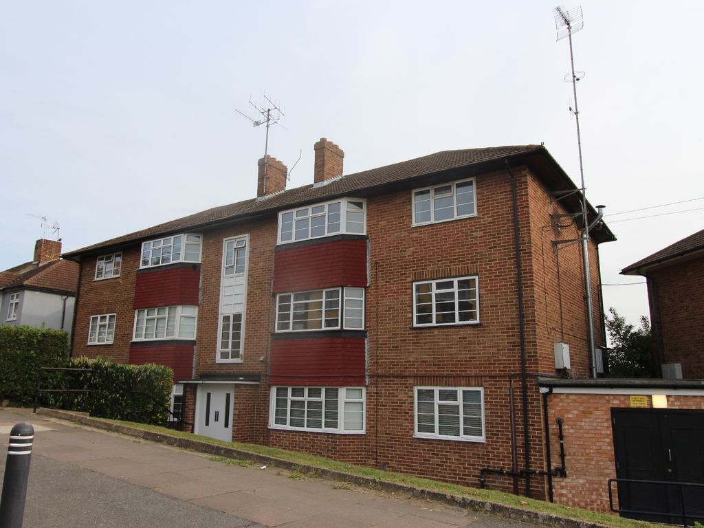 2 bed flat to rent in Kimberley Drive, Sidcup, Kent DA14, £1,195 pcm