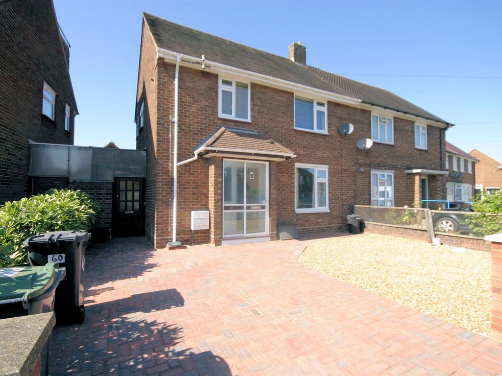 3 bed semidetached house to rent in Abbey Drive, Round Green, Luton