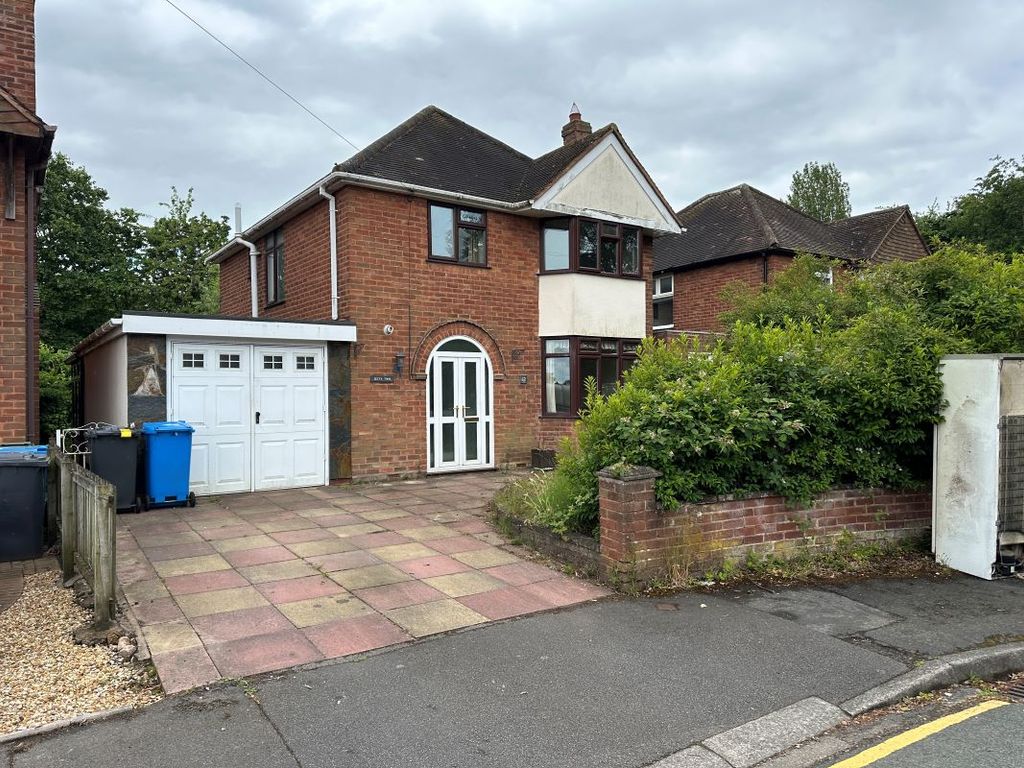 3 bed detached house for sale in 62 Heath Farm Road, Codsall, Wolverhampton WV8, £195,000 Zoopla