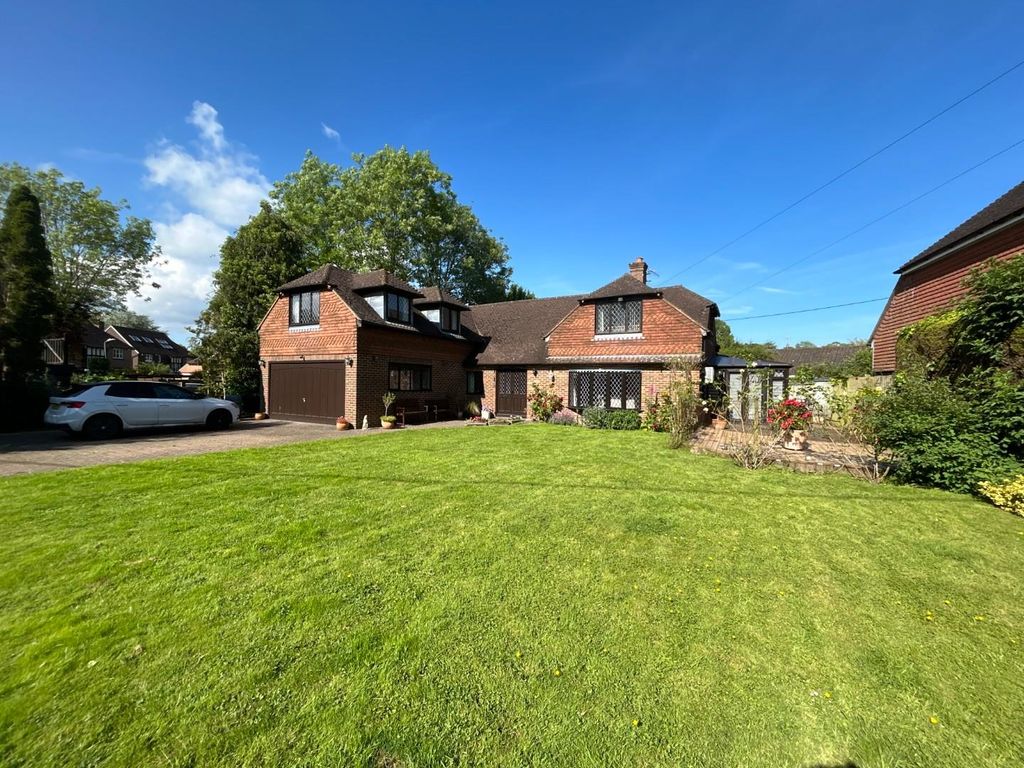 4 bed detached house for sale in Marsh Road, Hamstreet, Ashford TN26, £