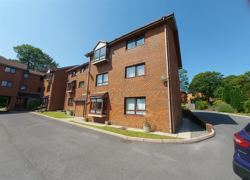 2 bed flat to rent in Folland Court, West Cross, Swansea SA3, £900 pcm