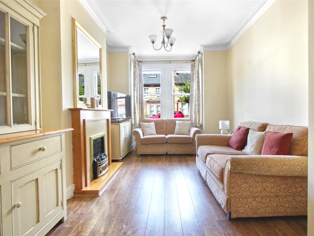 3 bed end terrace house for sale in Lordship Road, Cheshunt, Waltham