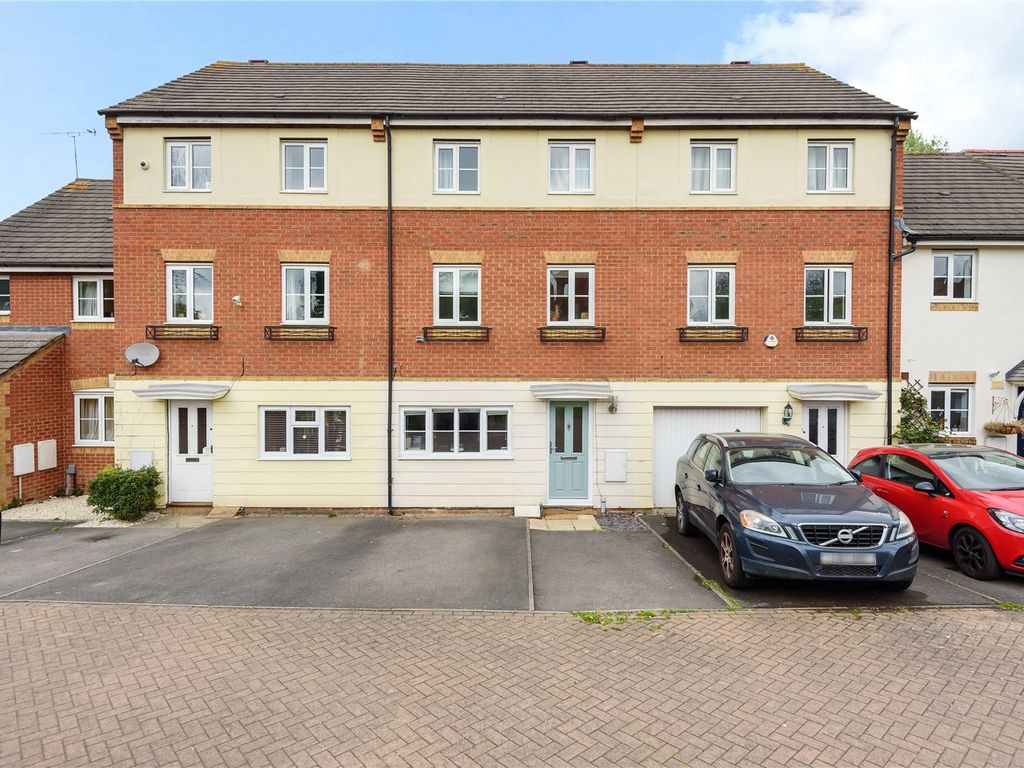 Banbury Close Wokingham Berkshire RG41  