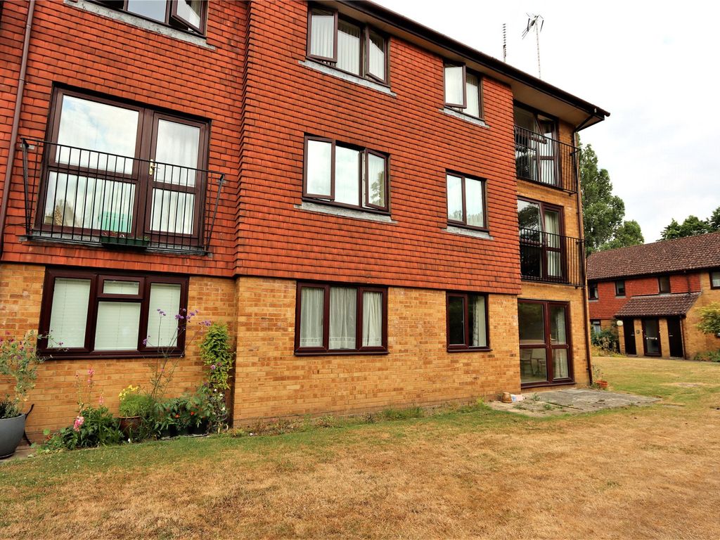 2 bed flat for sale in St. Road East, Aldershot, Hampshire GU12 Zoopla