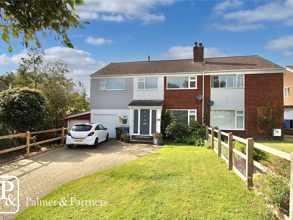 3 bed semidetached house for sale in Clopton Gardens, Hadleigh