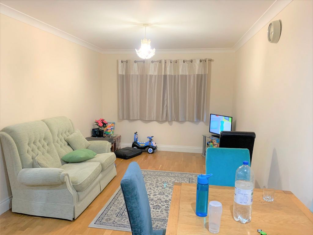 2 bed flat to rent in Cranbrook Road, Ilford IG2 Zoopla