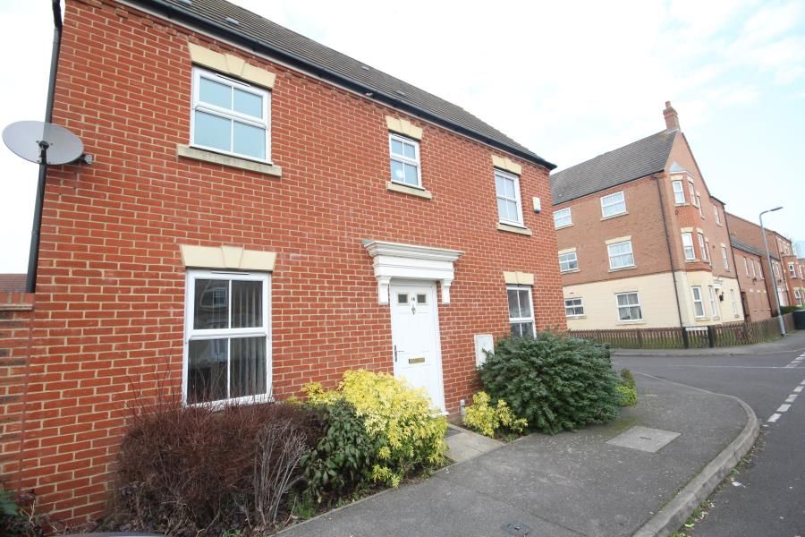 3 bed property to rent in Olivia Drive, Langley, Slough SL3, £1,900 pcm