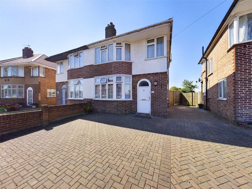 3 bed semidetached house for sale in Cassiobury Avenue, Feltham TW14