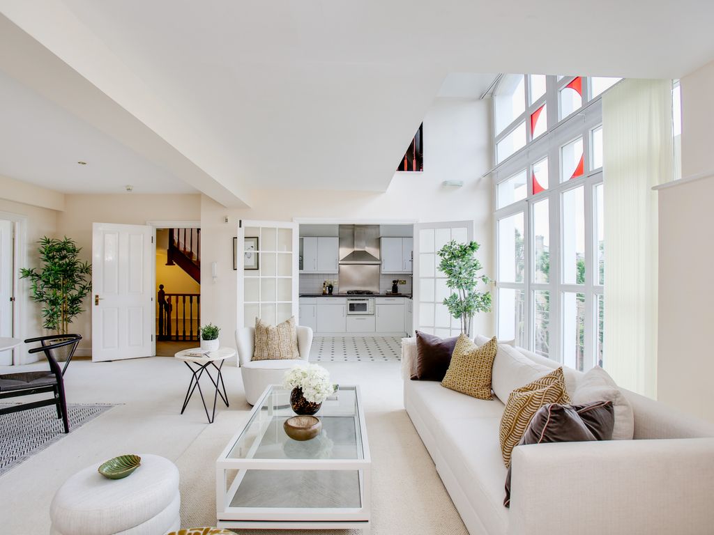 Hills Mews, Ealing, London W5  