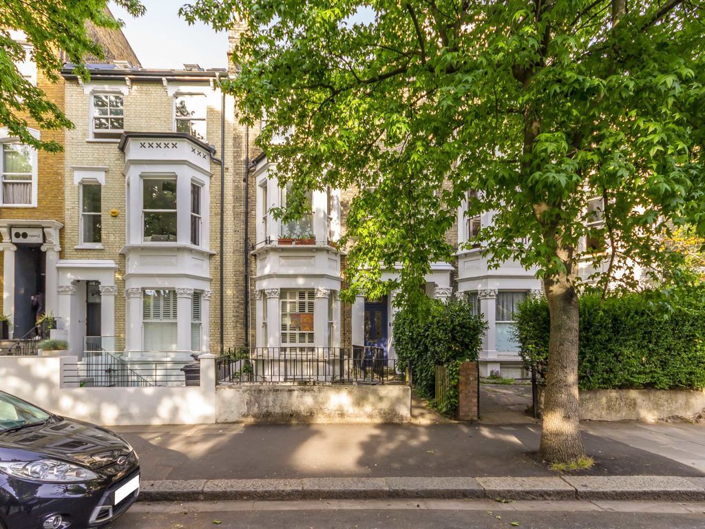 2 bed flat to rent in Hammersmith Grove, London W6, £2,492 pcm Zoopla