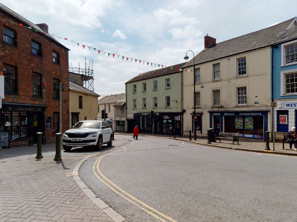 2 bed flat to rent in 3 Blue Street, Carmarthen, Carmarthenshire SA31