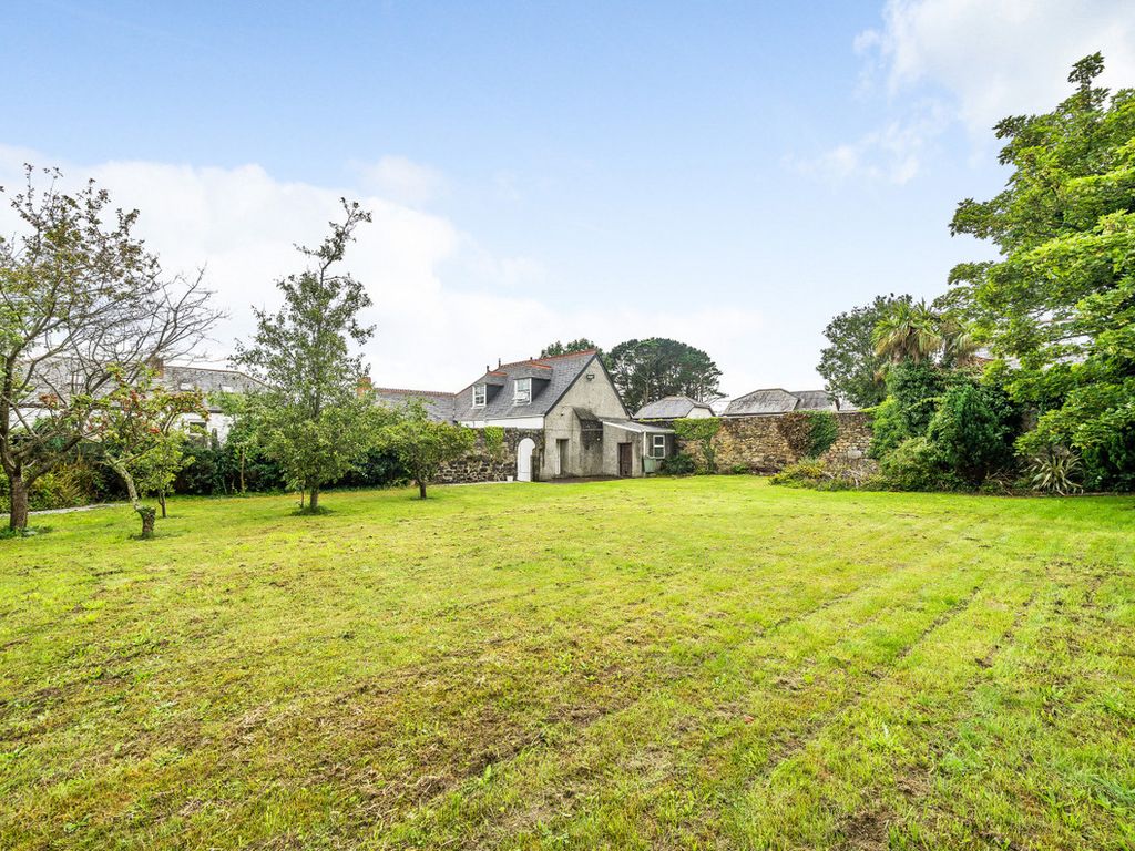 7 bed detached house for sale in Tehidy Road, Camborne TR14, £500,000