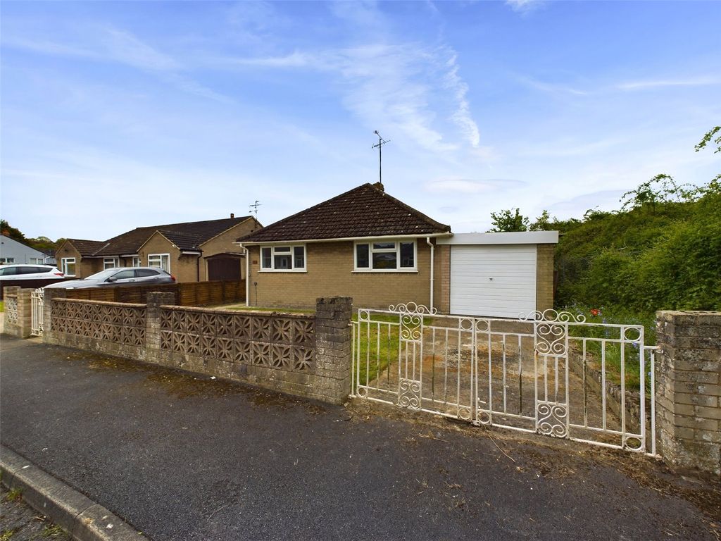 2 bed bungalow for sale in Flaxley Road, Tuffley, Gloucester