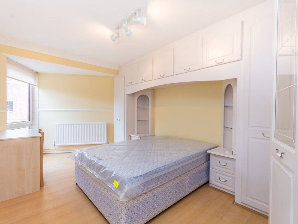 3 bed semidetached house to rent in Twyford Street, King's Cross