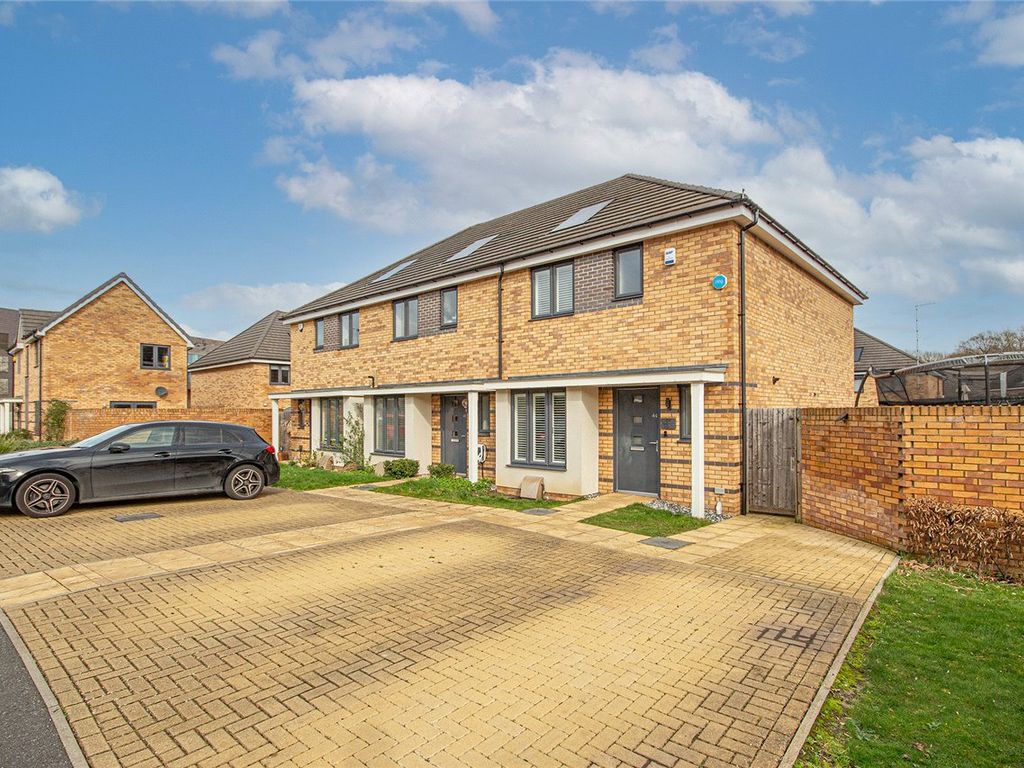 3 bed end terrace house for sale in Princes Avenue, Welwyn Garden City