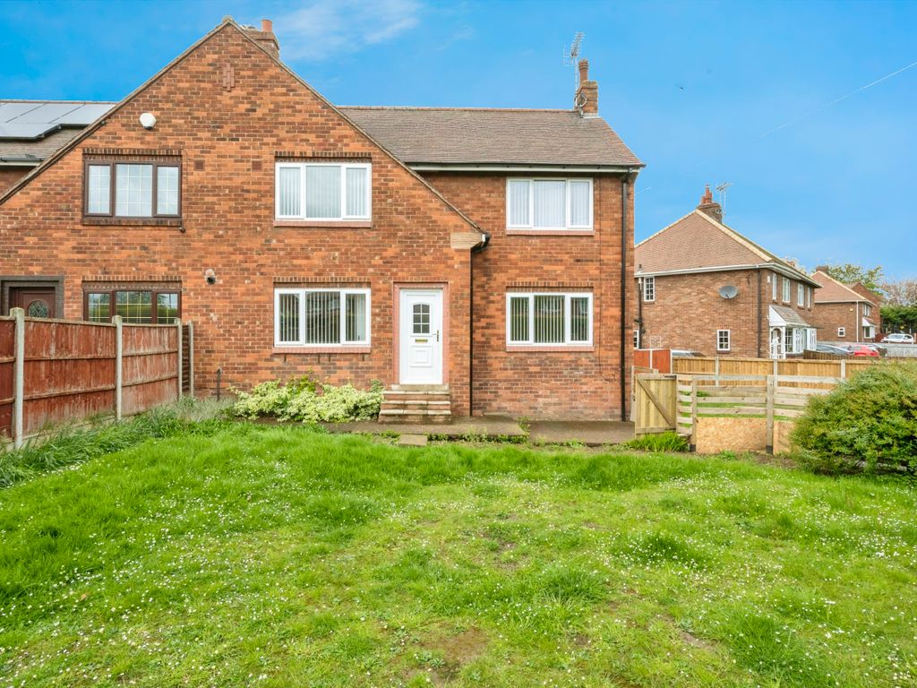 3 bed semidetached house for sale in Lawn Avenue, Woodlands, Doncaster