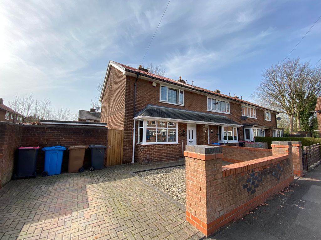 2 bed terraced house to rent in Grosvenor Close, Worsley M28, £950 pcm