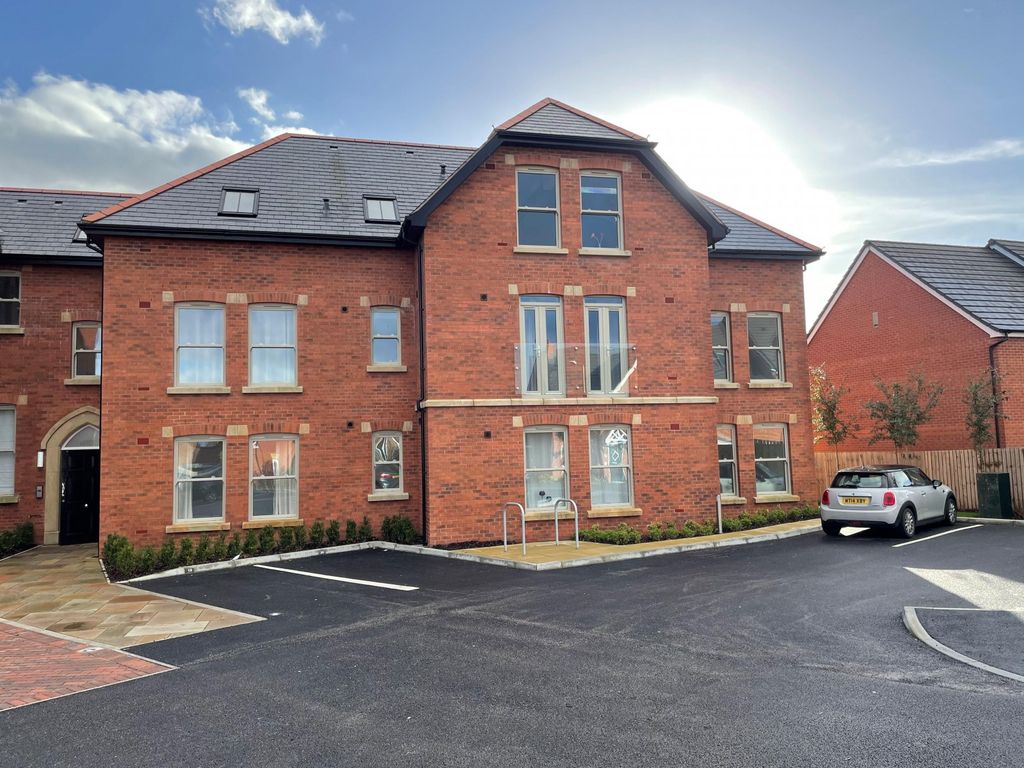 2 bed flat to rent in Cherry Tree House, Hornbeam Close, Stockport SK2