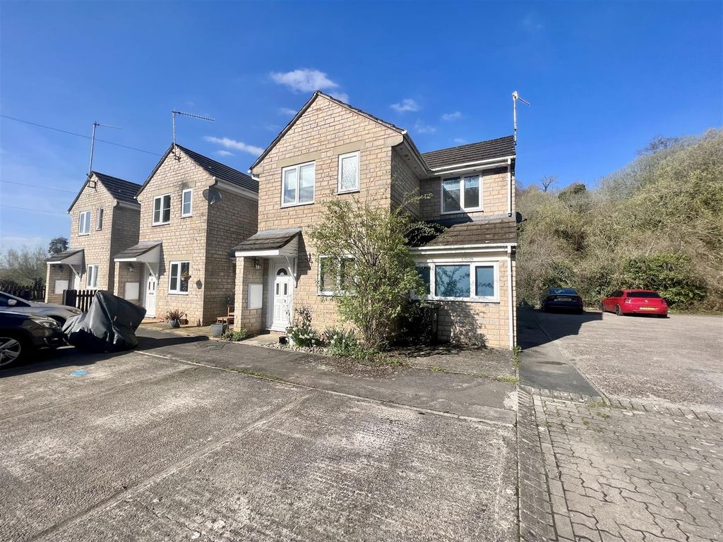3 bed end terrace house for sale in Lower Cross, Clearwell, Coleford