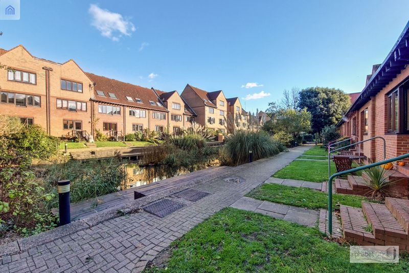 Rotterdam Drive, London E14  