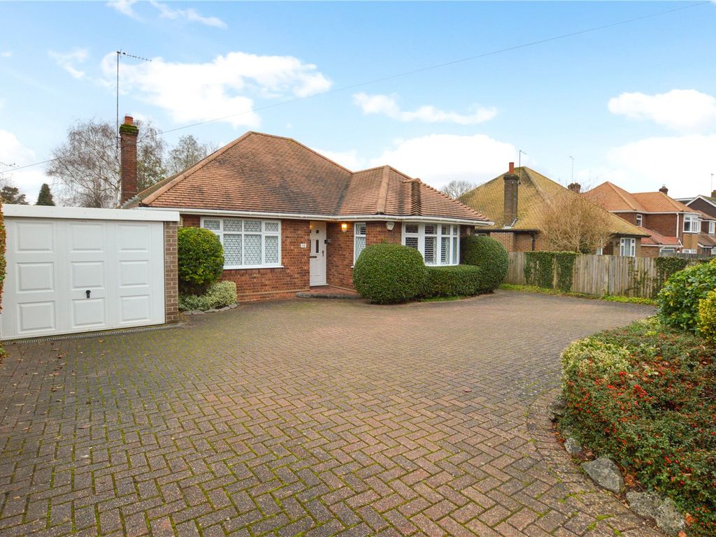 2 bed bungalow for sale in Canesworde Road, Dunstable, Bedfordshire LU6