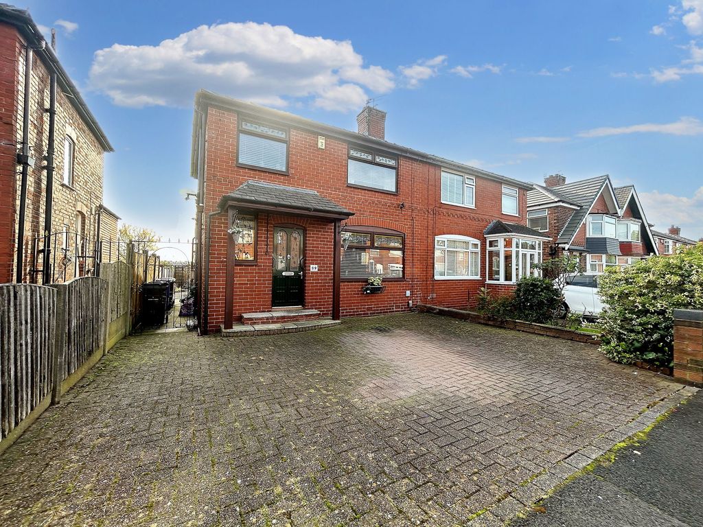 3 bed semidetached house for sale in Sunningdale Drive, Salford M6, £