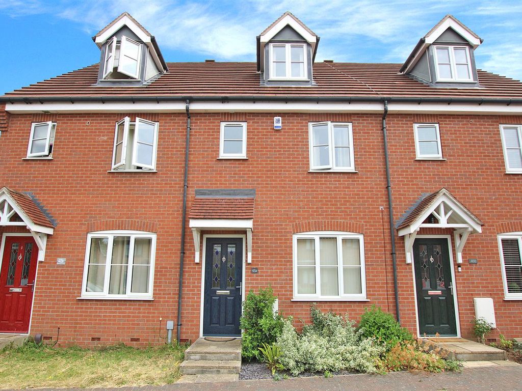 3 bed terraced house for sale in Kensington Gardens, Carlton