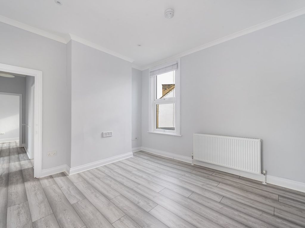 4 bed flat to rent in Dawes Road, Munster Village, Fulham SW6, £4,000 pcm Zoopla