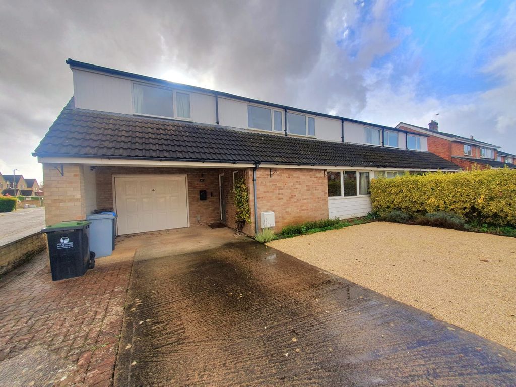 4 bed semidetached house for sale in Wenrisc Drive, Minster Lovell